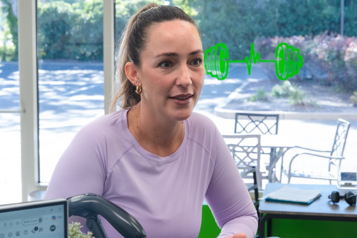 A Redefine Fitness client talking through her program recommendation
